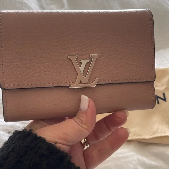 Authentic Louis Vuitton pink leather wallet - Picture 4 of 8